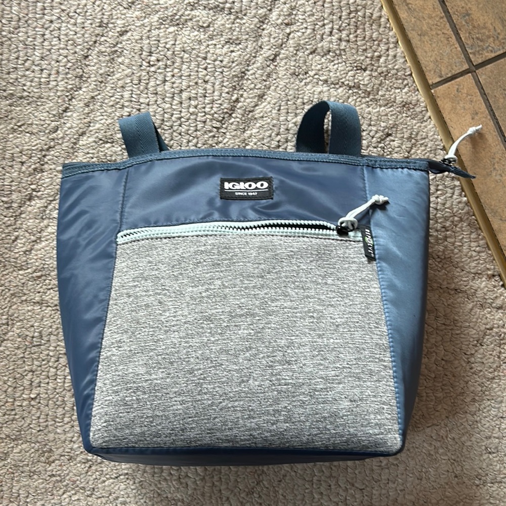 Igloo cooler - Picture 2 of 5